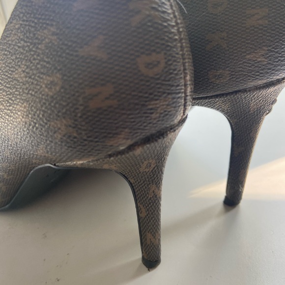 DKNY heels with leather bows pointy toes style - Picture 2 of 4